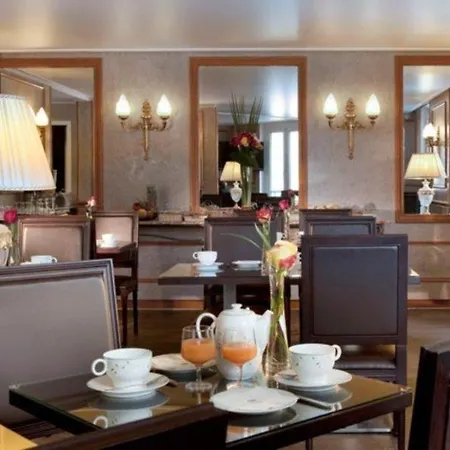 Hotel Plaza Elysees 