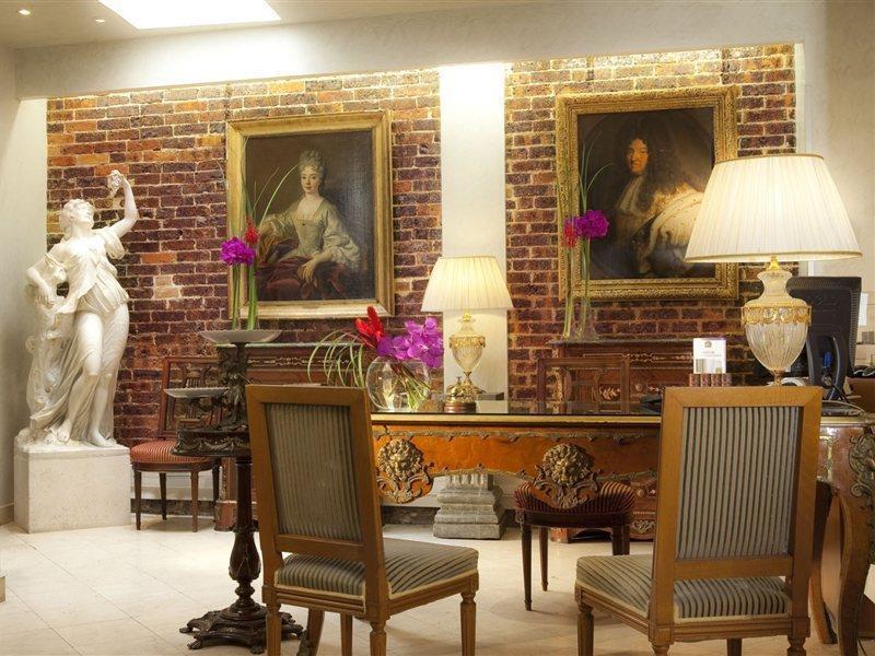 Hotel Plaza Elysées Parigi