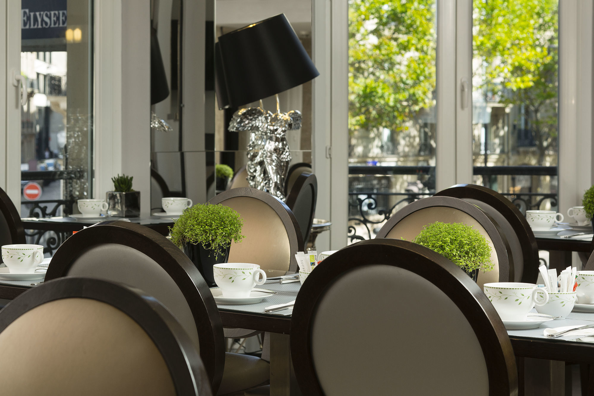 Hotel Plaza Elysées Parigi